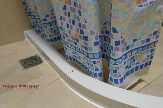 要想浴室不会溅水,只需安装挡水条,半小时搞定!