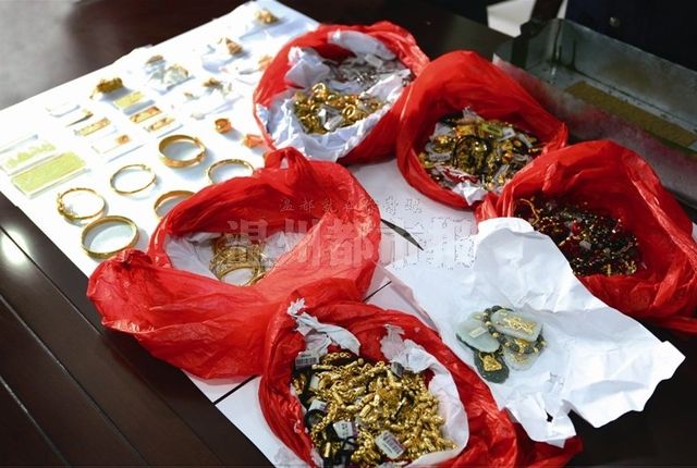 温州金店截杀案 珠宝首饰被藏在嫌犯老家茅厕里