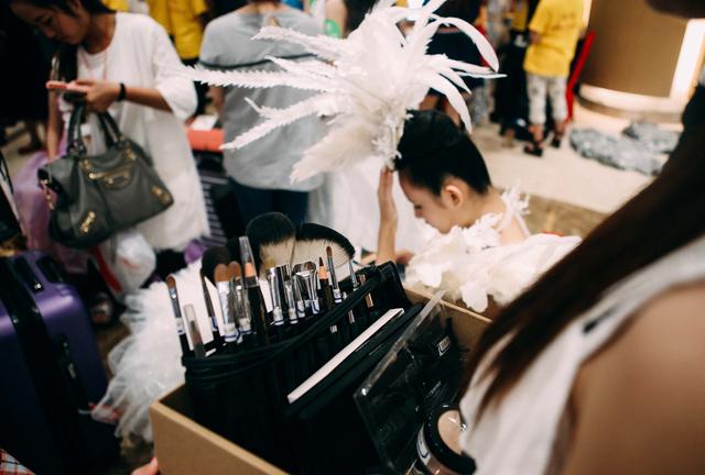 嘉兴这群化妆师、美容师在八佰伴干嘛?