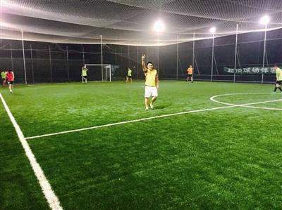 萧山小伙建空中足球场 6人制对抗赛最大尺寸设