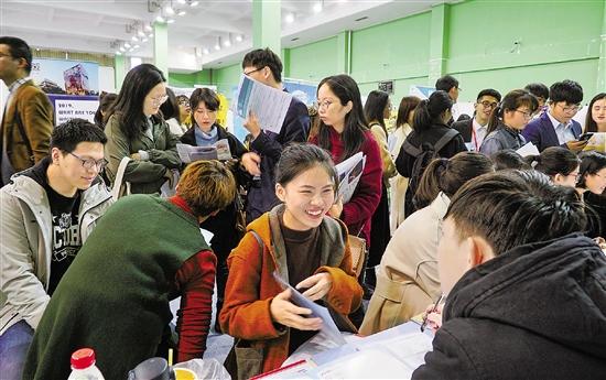 浙江大学招聘会_浙江大学招聘会剪影(2)