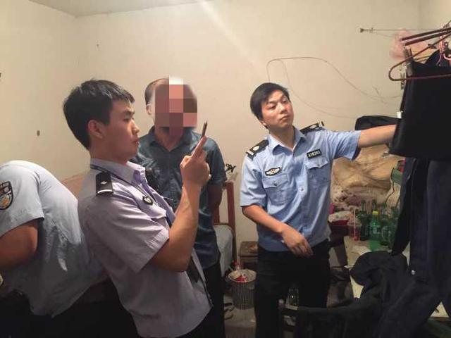 杭州男子过"双面"人生 上班是保安下班冒充警察_大浙网_腾讯网