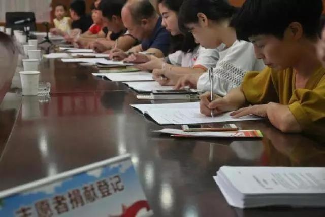 28人同时签下器官捐献书 其中有菜贩农民大学