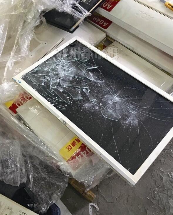 公司4万多货物保价2000元 110台显示屏坏了8