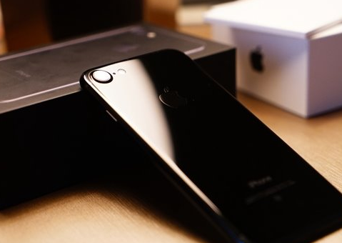 256G亮黑iPhone7 Plus卖断货 有温州果粉花1.8万购买