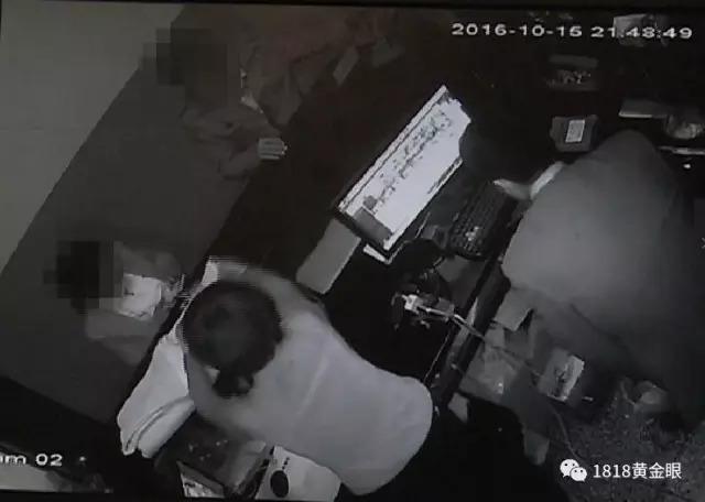 一男一女被抓获,他们才是真情侣.