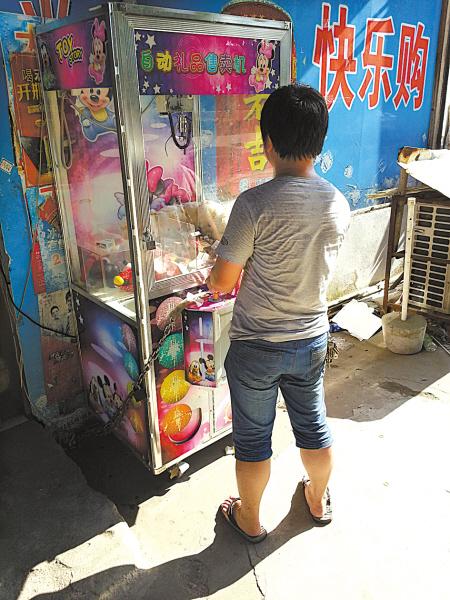 坑人抓烟机藏身农村小店 小孩沉迷引家长揪心_大浙网_腾讯网