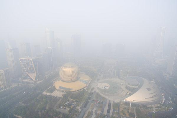 重度污染!杭州今天仍雾霾不散 如何防护看这里