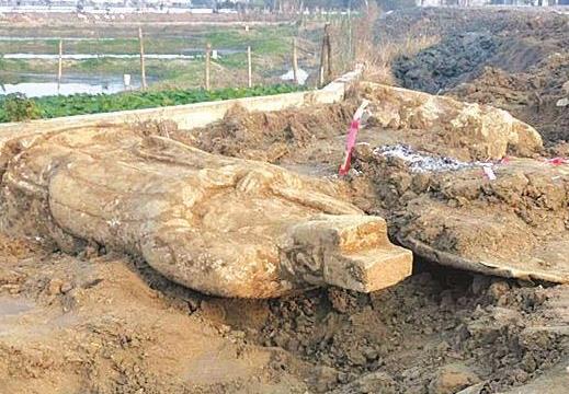 湖州一工地挖出2米多高石像 到底啥来历?