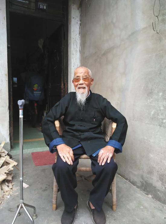 台州一百岁老人重生黑发 眼睛也复明