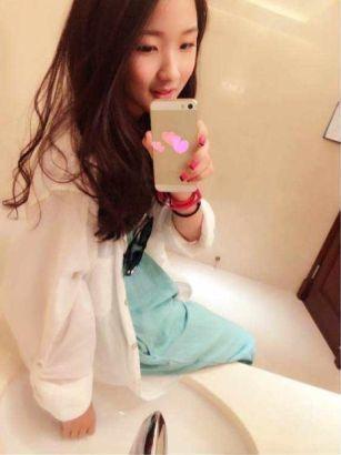 12岁小学生化妆成20岁美女 医生称化妆品可致