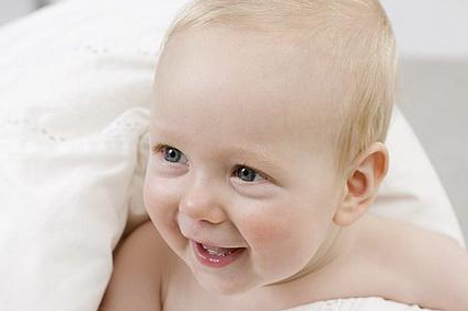 宝宝爱笑好处多 逗笑方法赶快学起来