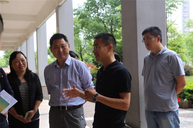 机器人进校园:创建智慧校园 畅想未来生活