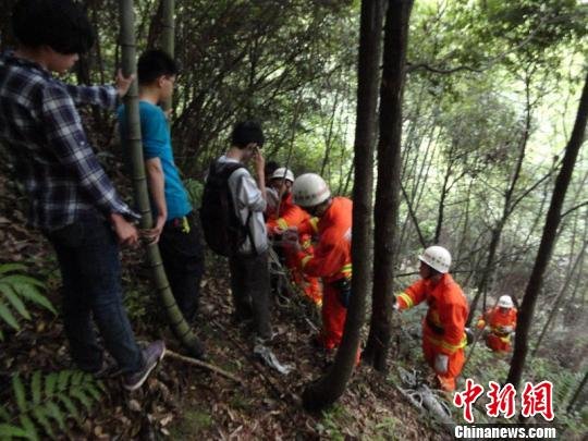 温州4名学生为中考减压 欲征服高山却迷路被困