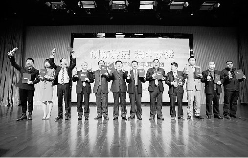 2012年度经济人物图片