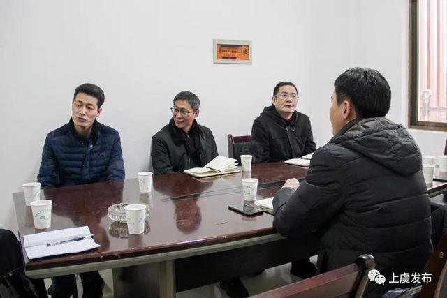首页 江西 新余  胡文炜听取岭南乡相关负责人关于景区管理,物资准备