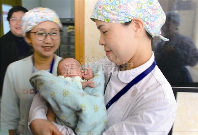 温州成功救治一名早产儿中 体重最轻胎龄最小