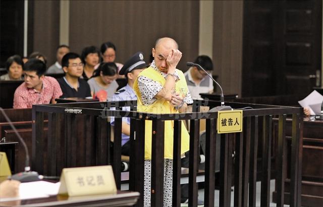 金店劫杀案罪犯一审判死刑 曾用榔头抢劫取款