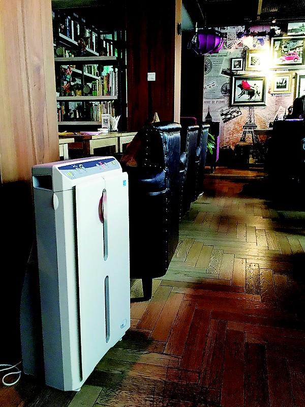 餐厅收空气净化费 你买单吗?