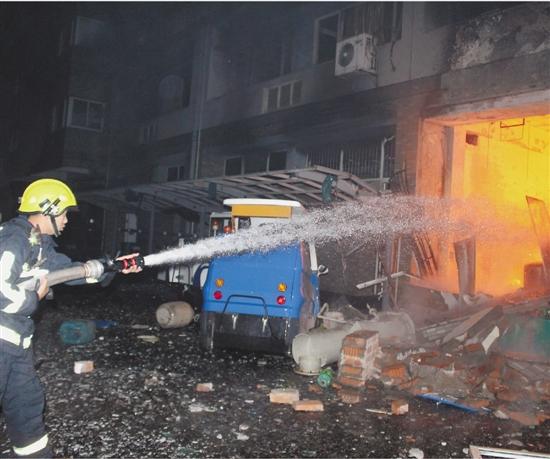 杭州一高校实验室半夜爆炸 火光四射吓坏好多