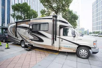 王志文俞飞鸿的电视剧在杭州开拍 传闻正招群