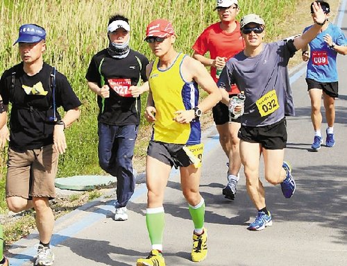 宁波首场 民间 马拉松开跑 30人参加仅3人退出