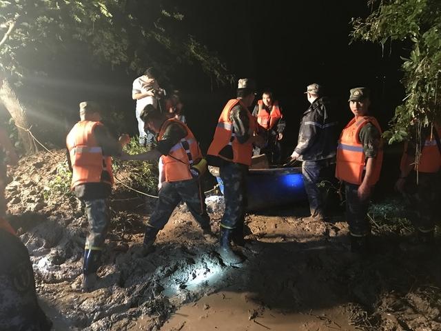 浙赣线衢州江山段遭洪水冲击 今早爆破水坝排