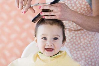 4大技巧6小步骤 轻松给宝宝理发