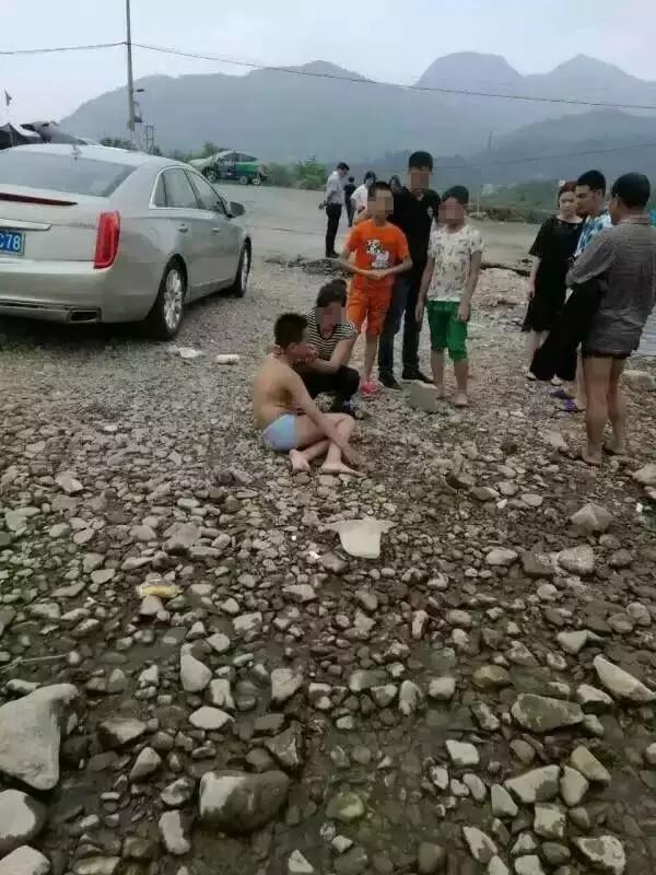 永嘉一大桥下1小男孩溺水 路人奋不顾身施救