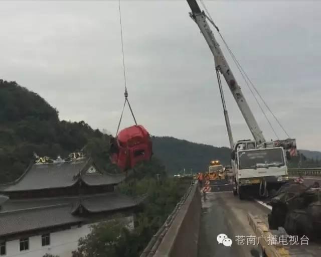 蒼南發(fā)生一起離奇車禍 車輛追尾車頭居然不見了