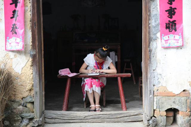 无妈孩子的心愿 唱首歌给最亲爱的人听_大浙网