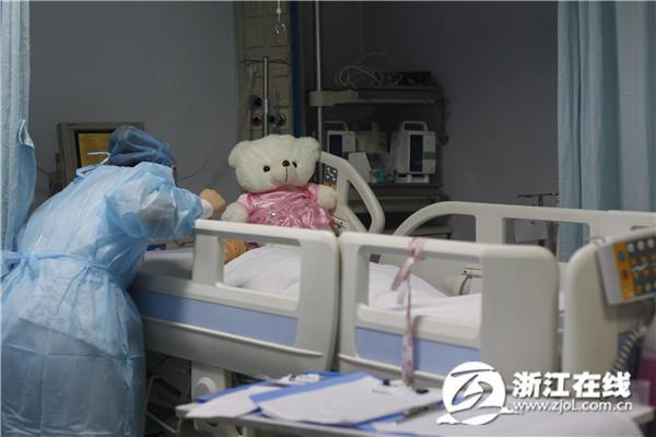 杭州公交烧伤小女孩入院第一句话 妈妈怎样了