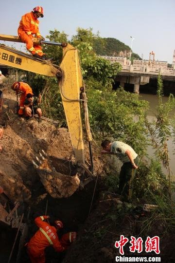 台州温岭工地突发事故 一工人被淤泥"吞噬"