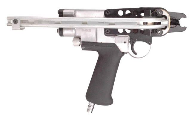 丽水一木工使用钉枪误伤左眼 雇主也得担责?_大浙网_腾讯网