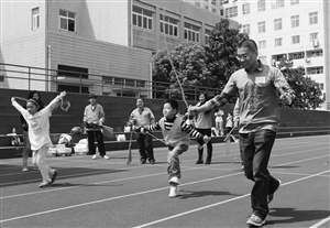 第八个世界提高自闭症意识日 孩子长大后怎么