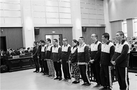 全国最大网络赌博案昨开庭 豪华律师团上阵辩