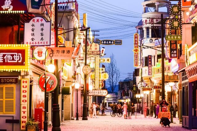 影视大巡游免费看 横店影视小镇拉开暑期狂欢大幕