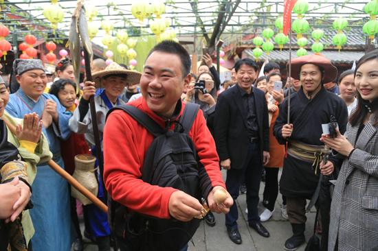 景区现场集 童子尿 煮蛋 你敢吃吗?