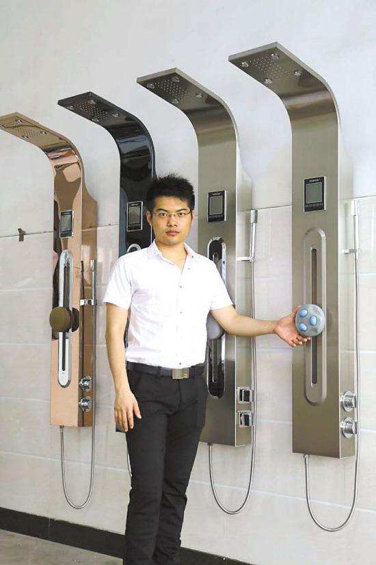 台州小伙发明智能搓背洗澡机 系全国第一台