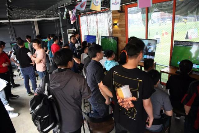 南美双雄落败 杭州体彩疯狂世界杯电竞足球赛