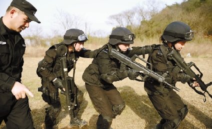 花儿般身怀绝技的湖州女子飞鹰突击队