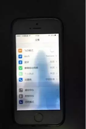 手机屏幕怎么擦都有油脂 129787858.png