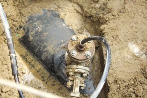 横贯浙江输油管道开通 村民密谋两年钻孔偷油