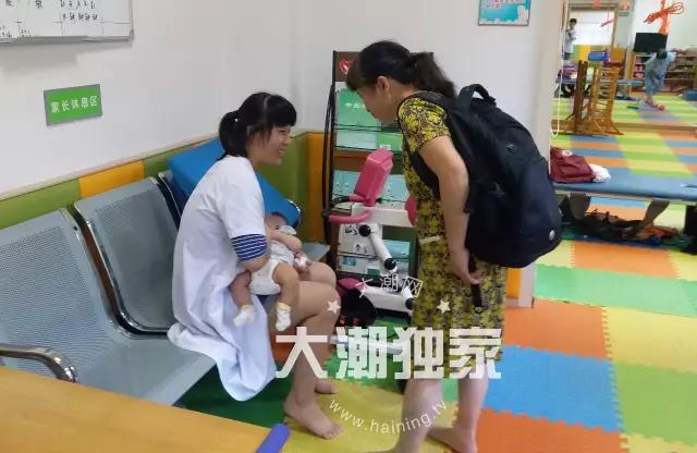 婴儿哭闹不止 嘉兴女医生当即给别人家孩子喂奶