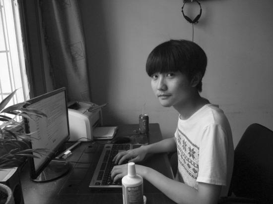 金华一19岁男生退学写网络小说 梦想当韩寒