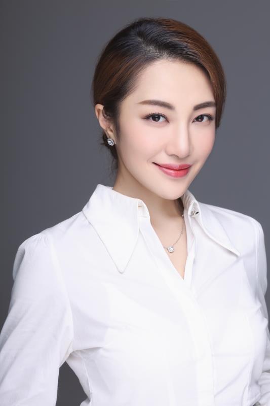 90后美女主播白影:新闻主播到综艺舞台的另一种可能