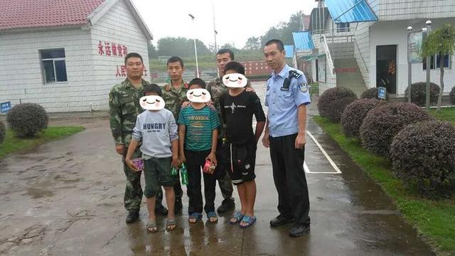 3个迷路男生只知父母小名 警察挨个打电话找爸妈
