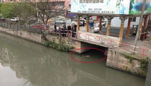 瑞安塘河浮现一具女尸 死者为村长女儿(图)