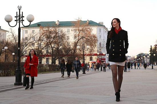 俄罗斯美女腿长133厘米 欲挑战吉尼斯纪录