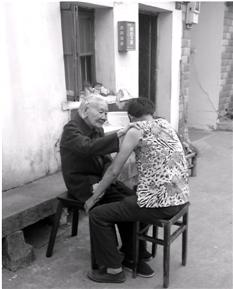 宁波百岁奶奶帮人按摩刮痧30年 不收钱也不收礼